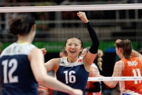 中国男子4×200米自由泳接力赛场表现亮眼，4×200米自由泳接力赛视频