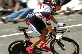 “费尔南多·比亚尔巴的球场智慧与执行力，成就美洲狮队的未来”