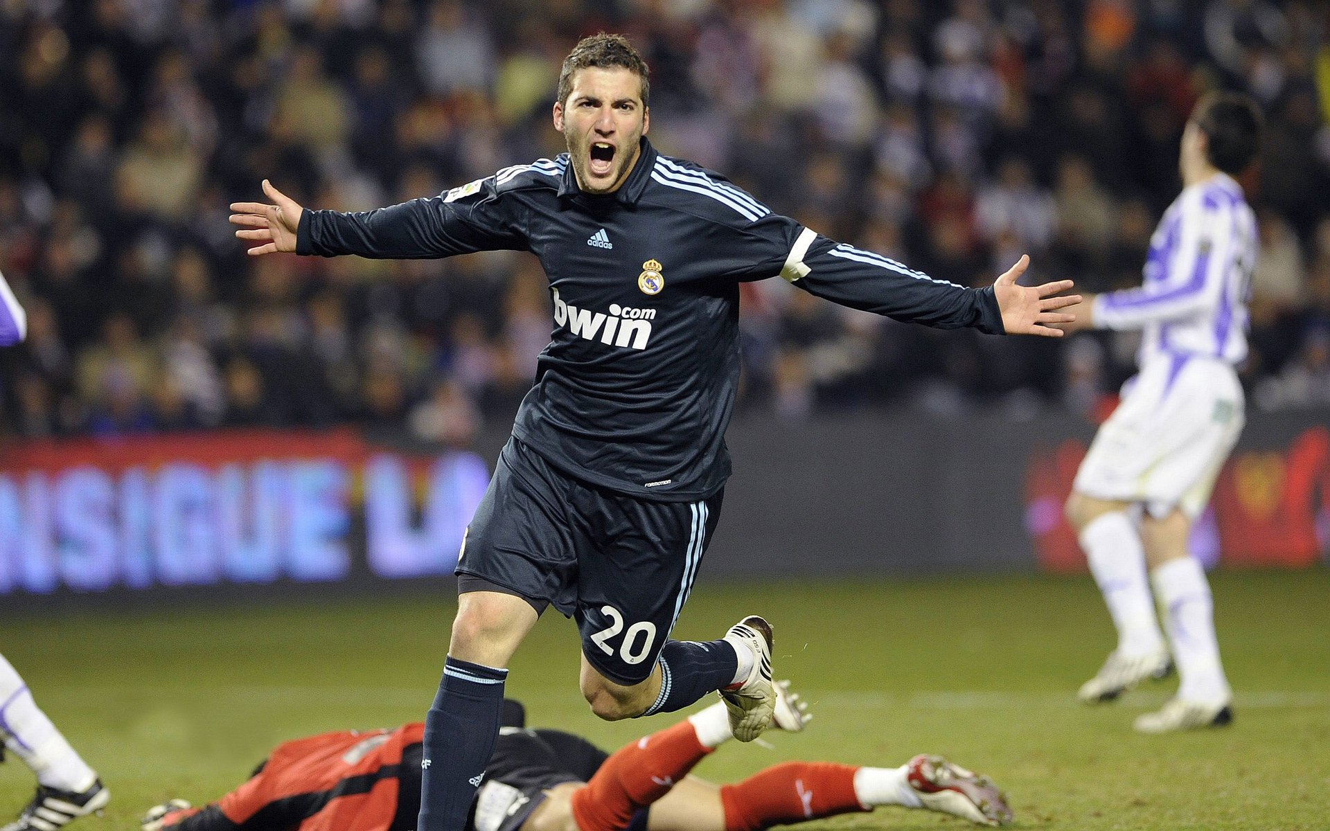 开云备用-0-1！1-2！疯狂一夜，皇马巴黎纷纷落败，阿森纳热刺制造惨案，热刺阿森纳视频回放